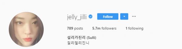 Sulli trốn tránh, ôm mặt hoảng sợ khi bị fan nam quấy rối ngay tại chốn đông người Sulli trốn tránh, ôm mặt hoảng sợ khi bị fan nam quấy rối ngay tại chốn đông người