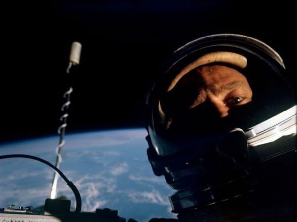 14 sự thật về 'chụp ảnh tự sướng': Tư thế selfie tiết lộ tính cách, có cả những thành phố cuồng selfie 14 sự thật về 'chụp ảnh tự sướng': Tư thế selfie tiết lộ tính cách, có cả những thành phố cuồng selfie