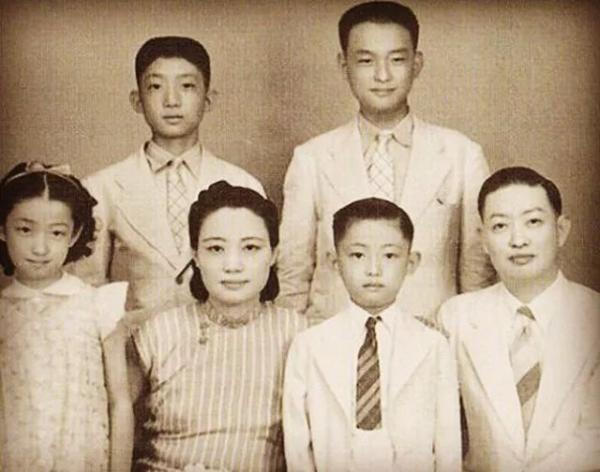 Mai Lan Phương - 'Báu vật' kinh kịch Trung Hoa nhưng lại là gã đàn ông bội bạc ngoài đời Mai Lan Phương - 'Báu vật' kinh kịch Trung Hoa nhưng lại là gã đàn ông bội bạc ngoài đời