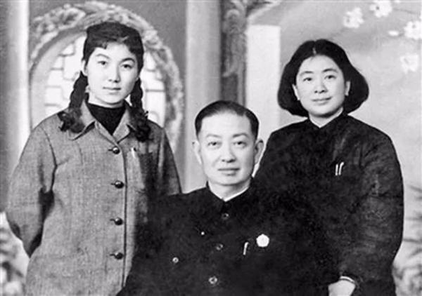 Mai Lan Phương - 'Báu vật' kinh kịch Trung Hoa nhưng lại là gã đàn ông bội bạc ngoài đời Mai Lan Phương - 'Báu vật' kinh kịch Trung Hoa nhưng lại là gã đàn ông bội bạc ngoài đời