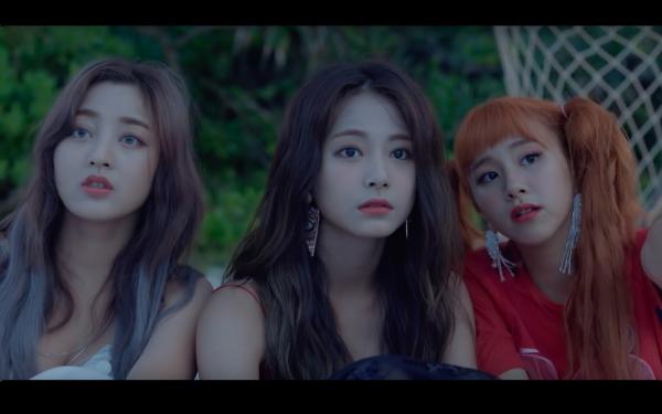 Mỗi lần TWICE comeback, fan lại nháo nhào vì những thuyết âm mưu kinh dị đến khó tin Mỗi lần TWICE comeback, fan lại nháo nhào vì những thuyết âm mưu kinh dị đến khó tin