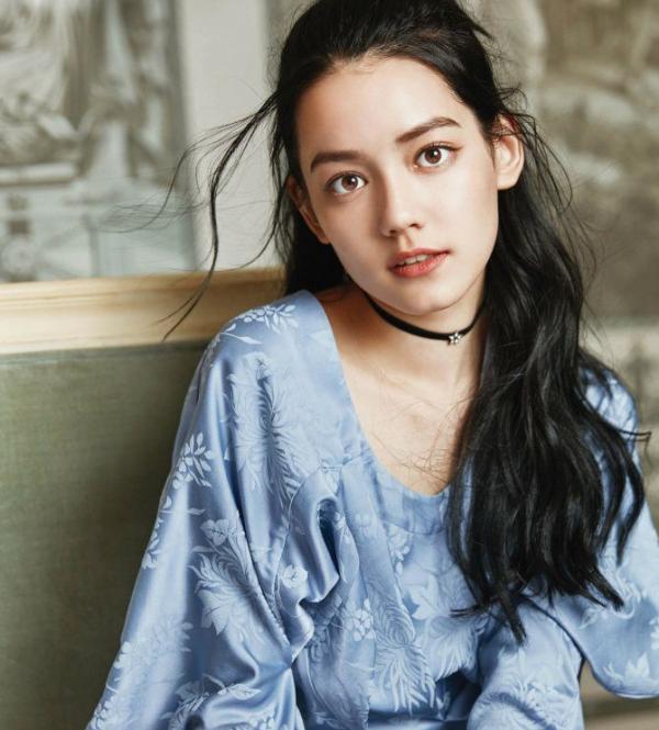 Lý Thi Dĩnh - 'Gà mới' của Angelababy gây sốt vì nhan sắc đẹp thoát tục giống Địch Lệ Nhiệt Ba Lý Thi Dĩnh - 'Gà mới' của Angelababy gây sốt vì nhan sắc đẹp thoát tục giống Địch Lệ Nhiệt Ba