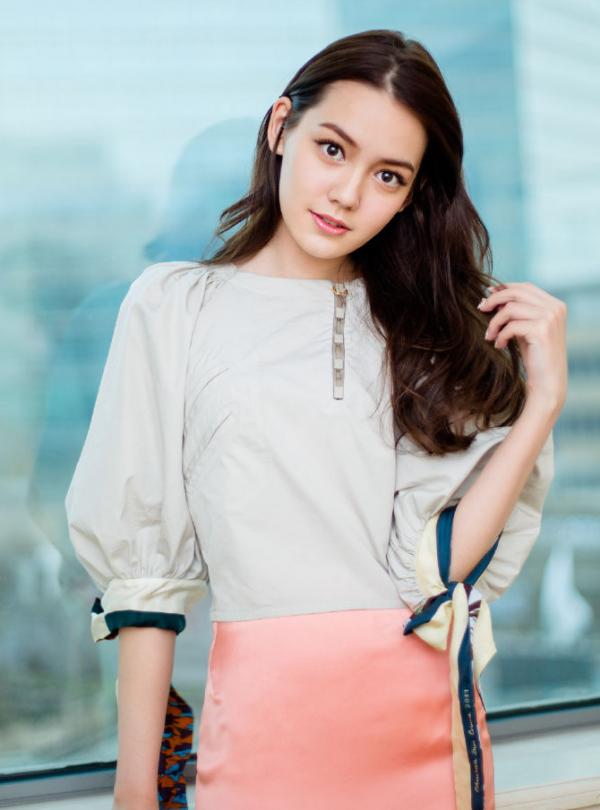 Lý Thi Dĩnh - 'Gà mới' của Angelababy gây sốt vì nhan sắc đẹp thoát tục giống Địch Lệ Nhiệt Ba Lý Thi Dĩnh - 'Gà mới' của Angelababy gây sốt vì nhan sắc đẹp thoát tục giống Địch Lệ Nhiệt Ba