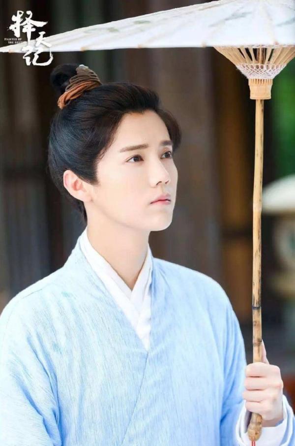 Netizen Hàn chọn ra 12 nam diễn viên Hoa ngữ có visual gây shock từ cái nhìn đầu tiên Netizen Hàn chọn ra 12 nam diễn viên Hoa ngữ có visual gây shock từ cái nhìn đầu tiên