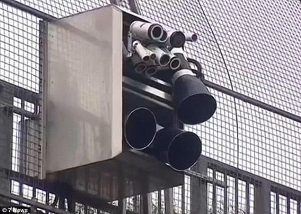 Úc bắt được hơn 100.000 tài xế sử dụng điện thoại khi lái xe trong 6 tháng nhờ máy ảnh giao thông Úc bắt được hơn 100.000 tài xế sử dụng điện thoại khi lái xe trong 6 tháng nhờ máy ảnh giao thông
