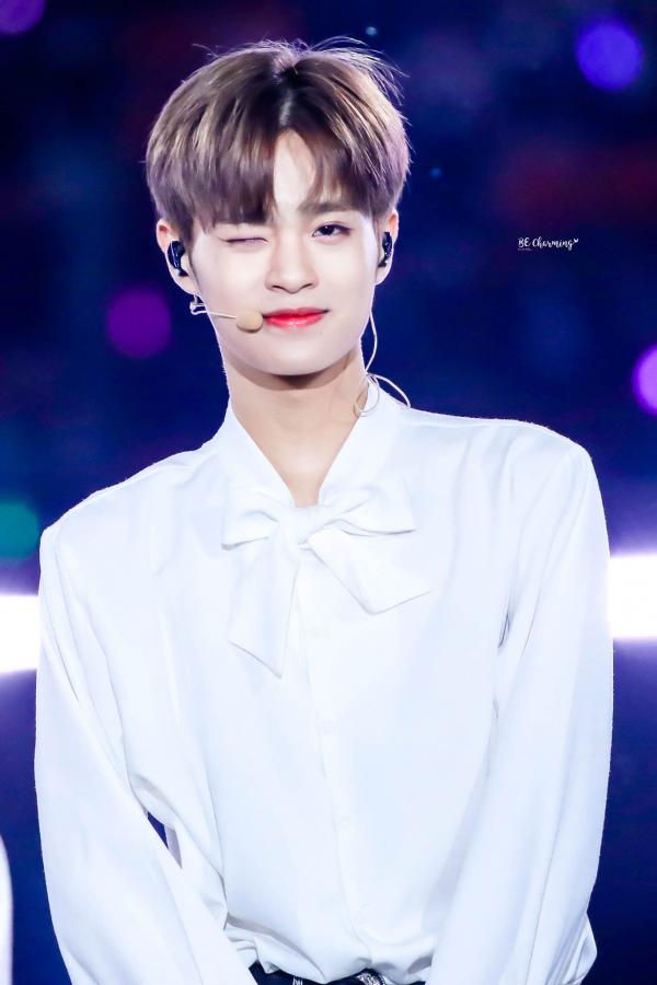 AB6IX Daehwi đáp trả cực ngầu những kẻ từng coi thường thần tượng nhỏ tuổi trong K-Pop AB6IX Daehwi đáp trả cực ngầu những kẻ từng coi thường thần tượng nhỏ tuổi trong K-Pop