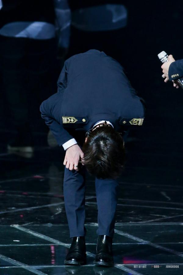 10 khoảnh khắc cho thấy rõ nhất nhân cách của Jungkook (BTS) do netizen Hàn bình chọn 10 khoảnh khắc cho thấy rõ nhất nhân cách của Jungkook (BTS) do netizen Hàn bình chọn