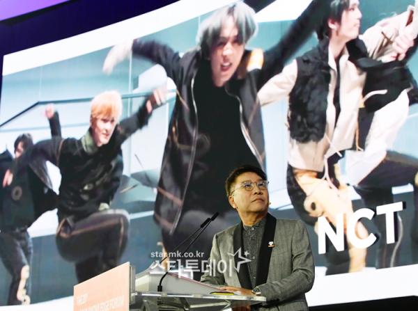 Chủ tịch Lee Soo Man tuyên bố: SM sẽ đưa 'siêu boygroup' kết hợp với Marvel trong tương lai Chủ tịch Lee Soo Man tuyên bố: SM sẽ đưa 'siêu boygroup' kết hợp với Marvel trong tương lai