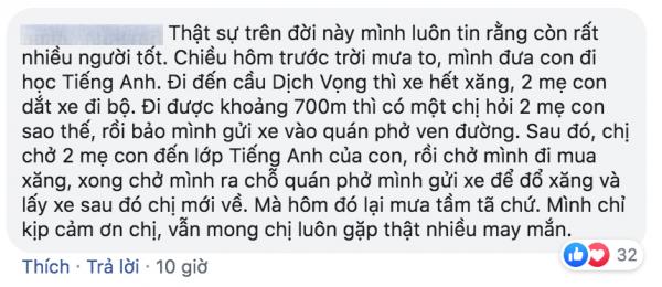 Góc đáng yêu: Bác tài ô tô mở cốp xe để tài xế Grab ngồi trú tạm giữa trời mưa to Góc đáng yêu: Bác tài ô tô mở cốp xe để tài xế Grab ngồi trú tạm giữa trời mưa to