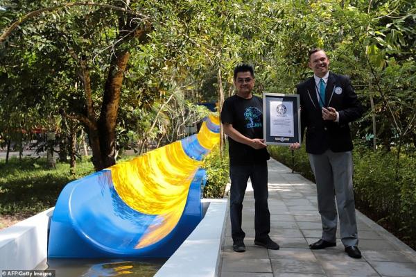 Đường trượt nước xuyên qua rừng rậm tại Malaysia đạt kỷ lục dài nhất thế giới Đường trượt nước xuyên qua rừng rậm tại Malaysia đạt kỷ lục dài nhất thế giới