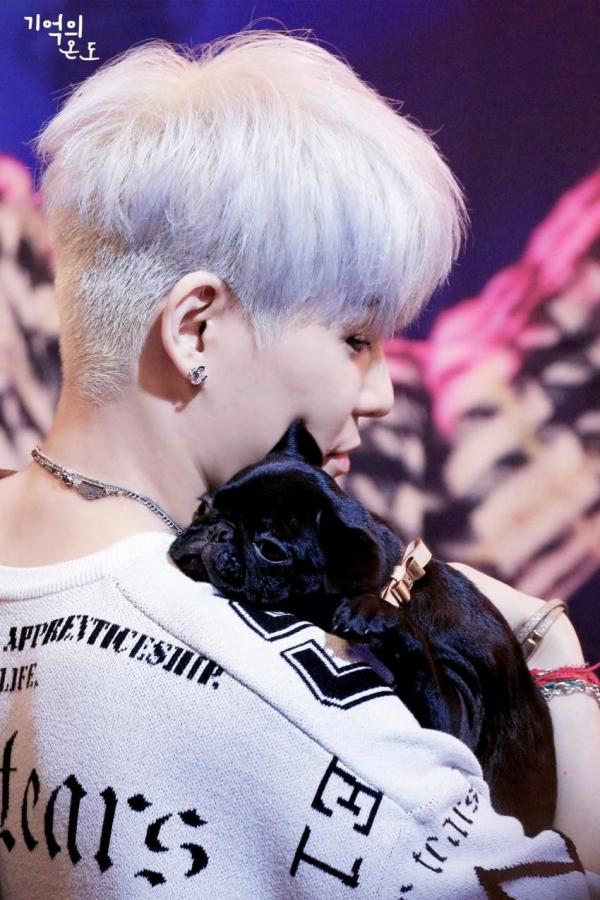 Cựu idol nhà YG bị netizen tố bán quà tặng xa xỉ nhận từ fan Cựu idol nhà YG bị netizen tố bán quà tặng xa xỉ nhận từ fan
