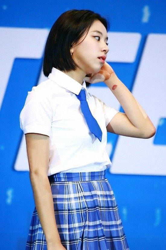 Liên tục xăm mình, TWICE Chaeyoung khiến netizen Hàn băn khoăn: 'Cô ấy nghiện tattoo?' Liên tục xăm mình, TWICE Chaeyoung khiến netizen Hàn băn khoăn: 'Cô ấy nghiện tattoo?'