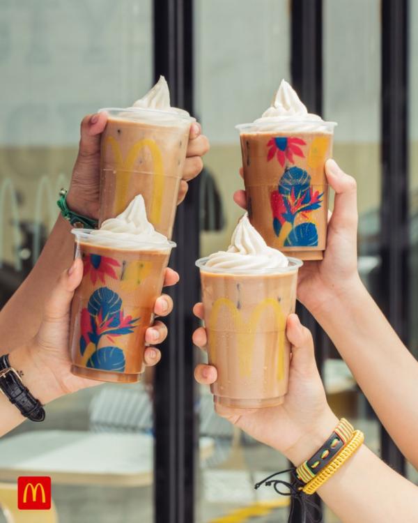 McDonald's Philippines ra mắt trà sữa trân châu khiến cả nước xếp hàng muốn nếm thử McDonald's Philippines ra mắt trà sữa trân châu khiến cả nước xếp hàng muốn nếm thử