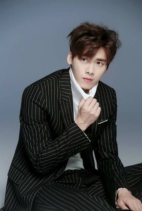 Tiêu Chiến, Lý Dịch Phong và dàn sao Hoa ngữ làm nghề gì trước khi bước vào giới giải trí? Tiêu Chiến, Lý Dịch Phong và dàn sao Hoa ngữ làm nghề gì trước khi bước vào giới giải trí?