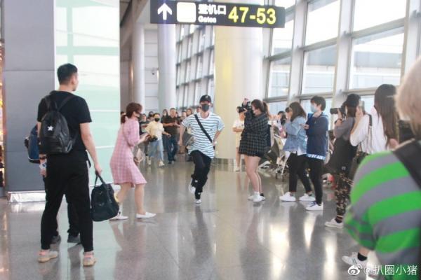 'Thánh hiphop' Vương Nhất Bác và nỗi khổ tâm cứ mãi lên hot search vì những lý do buồn cười 'Thánh hiphop' Vương Nhất Bác và nỗi khổ tâm cứ mãi lên hot search vì những lý do buồn cười