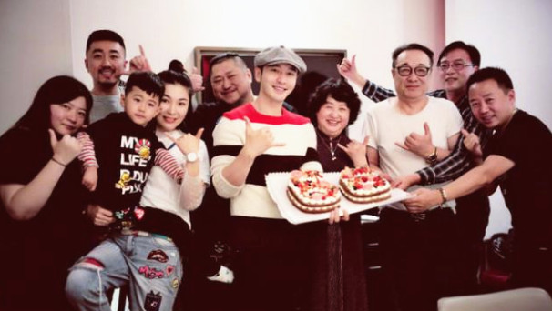 Ngày càng 'tình lạnh ý nhạt', Huỳnh Hiểu Minh - Angelababy đang giẫm phải vết xe đổ của cặp đôi Uy - Mịch? Ngày càng 'tình lạnh ý nhạt', Huỳnh Hiểu Minh - Angelababy đang giẫm phải vết xe đổ của cặp đôi Uy - Mịch?