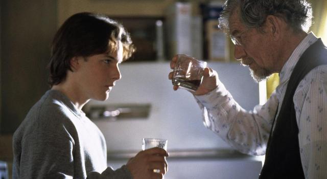 'Apt Pupil': Khi thầy dạy cái ác cho bạn là Thiếu tá Đức Quốc Xã thì 'đừng dại mà đùa với lửa' 'Apt Pupil': Khi thầy dạy cái ác cho bạn là Thiếu tá Đức Quốc Xã thì 'đừng dại mà đùa với lửa'
