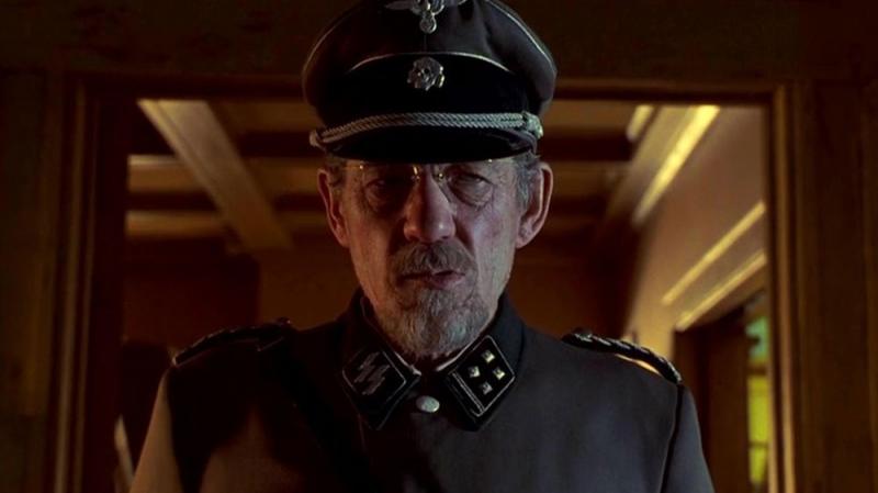 'Apt Pupil': Khi thầy dạy cái ác cho bạn là Thiếu tá Đức Quốc Xã thì 'đừng dại mà đùa với lửa' 'Apt Pupil': Khi thầy dạy cái ác cho bạn là Thiếu tá Đức Quốc Xã thì 'đừng dại mà đùa với lửa'