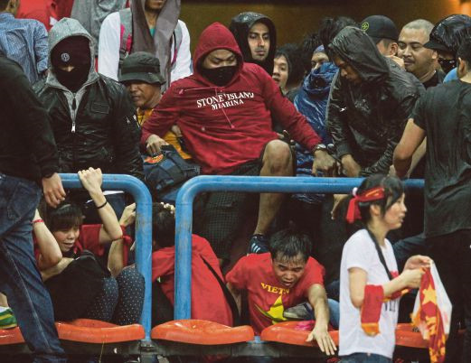 Chung kết AFF Cup 2018: 'Bóng ma' bạo lực sân cỏ ám ảnh Việt Nam trên sân Bukit Jalil Chung kết AFF Cup 2018: 'Bóng ma' bạo lực sân cỏ ám ảnh Việt Nam trên sân Bukit Jalil