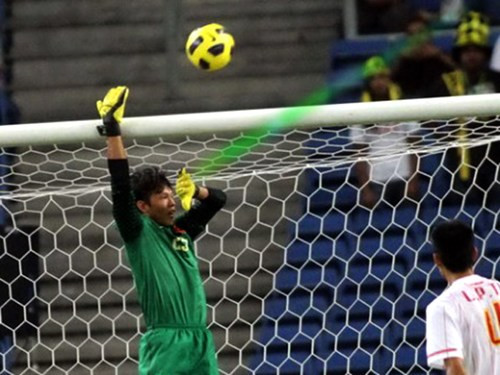 Chung kết AFF Cup 2018: 'Bóng ma' bạo lực sân cỏ ám ảnh Việt Nam trên sân Bukit Jalil Chung kết AFF Cup 2018: 'Bóng ma' bạo lực sân cỏ ám ảnh Việt Nam trên sân Bukit Jalil