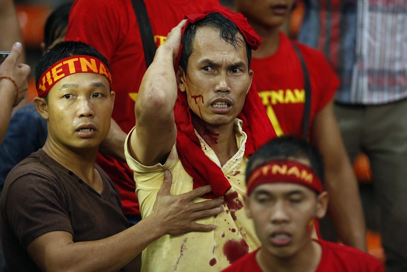 Chung kết AFF Cup 2018: 'Bóng ma' bạo lực sân cỏ ám ảnh Việt Nam trên sân Bukit Jalil Chung kết AFF Cup 2018: 'Bóng ma' bạo lực sân cỏ ám ảnh Việt Nam trên sân Bukit Jalil