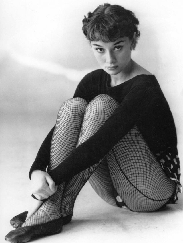 Những bức ảnh hiếm khi Audrey Hepburn còn là một nữ vũ công ballet Những bức ảnh hiếm khi Audrey Hepburn còn là một nữ vũ công ballet