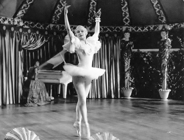 Những bức ảnh hiếm khi Audrey Hepburn còn là một nữ vũ công ballet Những bức ảnh hiếm khi Audrey Hepburn còn là một nữ vũ công ballet