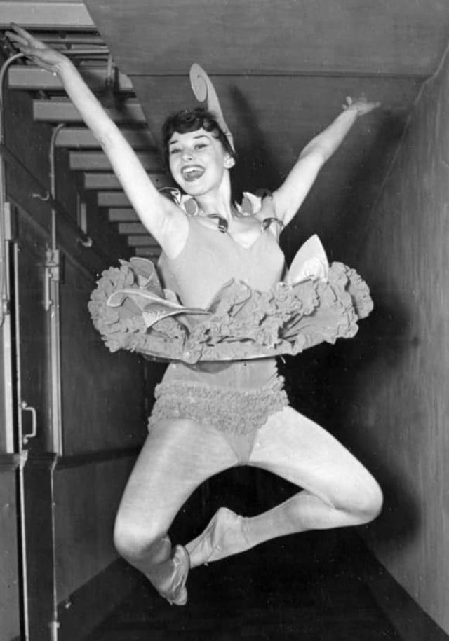 Những bức ảnh hiếm khi Audrey Hepburn còn là một nữ vũ công ballet Những bức ảnh hiếm khi Audrey Hepburn còn là một nữ vũ công ballet