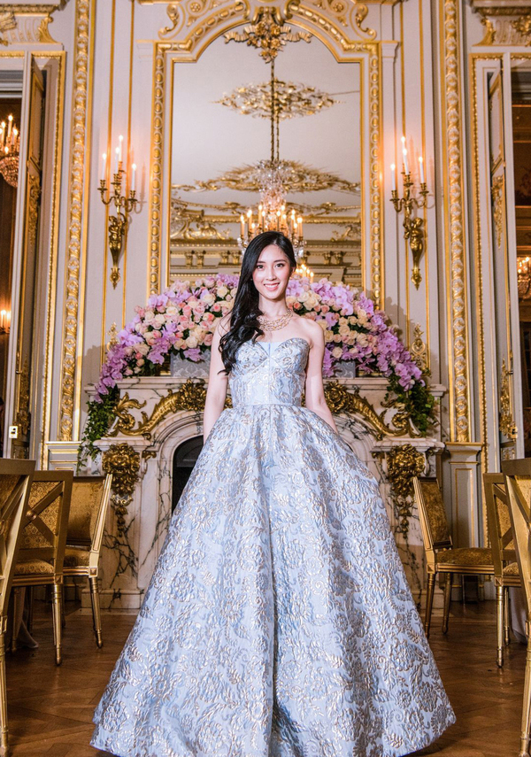 'Rich kid' Hong Kong 13 tuổi mới biết mình giàu: Nàng công chúa hoàn hảo từ nhan sắc, học vấn đến gia thế 'Rich kid' Hong Kong 13 tuổi mới biết mình giàu: Nàng công chúa hoàn hảo từ nhan sắc, học vấn đến gia thế