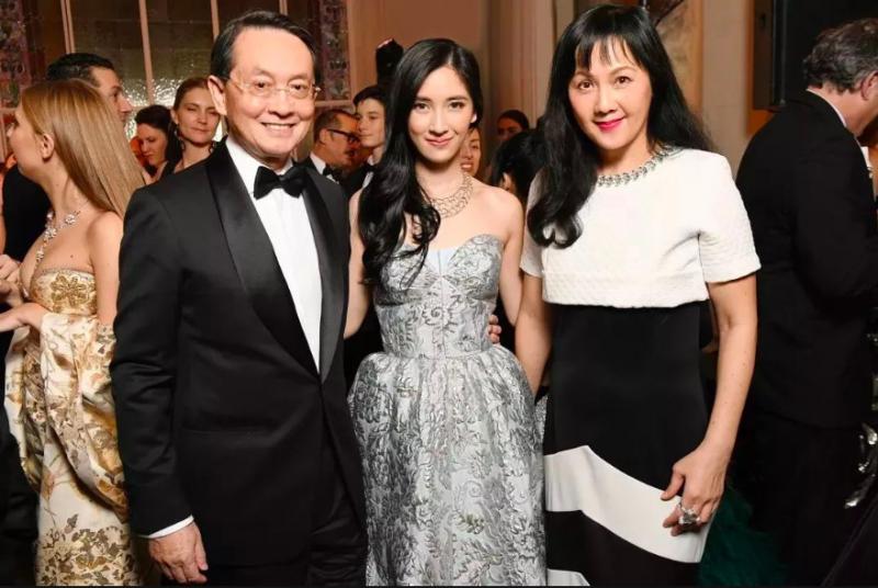 'Rich kid' Hong Kong 13 tuổi mới biết mình giàu: Nàng công chúa hoàn hảo từ nhan sắc, học vấn đến gia thế 'Rich kid' Hong Kong 13 tuổi mới biết mình giàu: Nàng công chúa hoàn hảo từ nhan sắc, học vấn đến gia thế