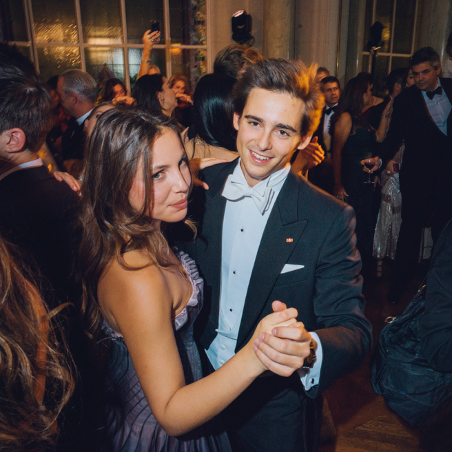 Kỵ sĩ Tây Ban Nha duy nhất ở đêm hội Le Bal: Cháu trai Sa hoàng, xuất chúng từ vẻ ngoài đến tri thức Kỵ sĩ Tây Ban Nha duy nhất ở đêm hội Le Bal: Cháu trai Sa hoàng, xuất chúng từ vẻ ngoài đến tri thức