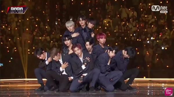 Gặp sự cố trang phục ở MAMA, Lai Kuan Lin (Wanna One) lên hot search Weibo, được Cnet khen hết lời Gặp sự cố trang phục ở MAMA, Lai Kuan Lin (Wanna One) lên hot search Weibo, được Cnet khen hết lời