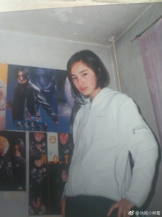 Bố Dương Mịch đăng ảnh hồi trẻ của con gái, fans soi ra bằng chứng cô là fangirl K-Pop chính hiệu Bố Dương Mịch đăng ảnh hồi trẻ của con gái, fans soi ra bằng chứng cô là fangirl K-Pop chính hiệu