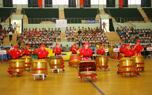 Vì sao người Việt Nam cần hình thành 'văn hóa cổ vũ bóng đá' và ngưng sử dụng kèn vuvuzela? Vì sao người Việt Nam cần hình thành 'văn hóa cổ vũ bóng đá' và ngưng sử dụng kèn vuvuzela?