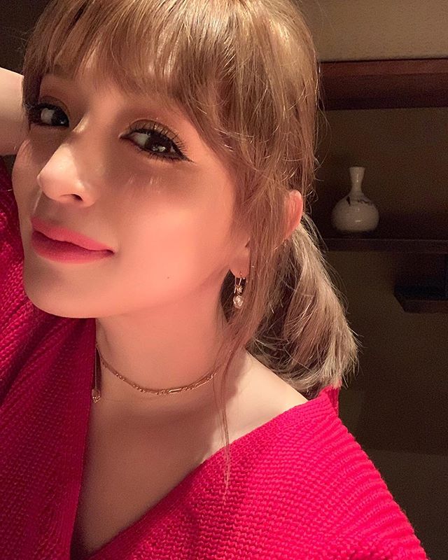 'Nữ hoàng nhạc pop' Ayumi Hamasaki hẹn hò vũ công kém 19 tuổi? 'Nữ hoàng nhạc pop' Ayumi Hamasaki hẹn hò vũ công kém 19 tuổi?