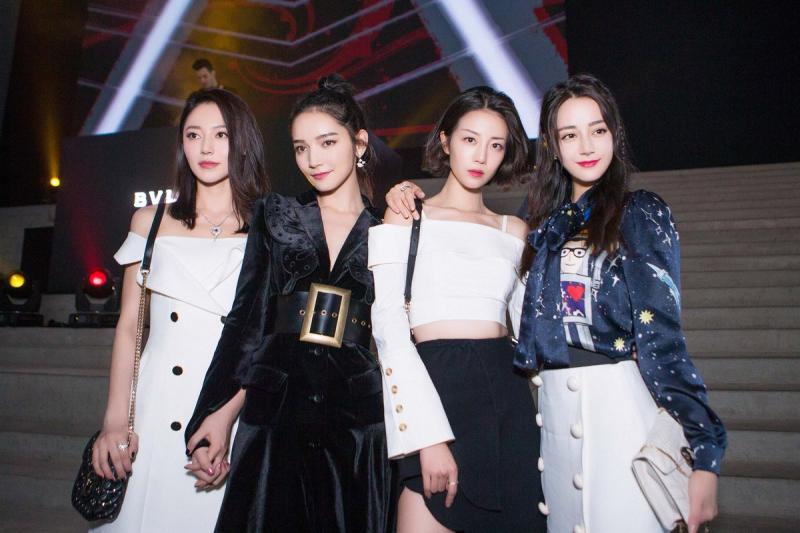 Tình dứt nhưng tiền thì chưa, Dương Mịch - Lưu Khải Uy sẽ phân chia khối tài sản khổng lồ thế nào? Tình dứt nhưng tiền thì chưa, Dương Mịch - Lưu Khải Uy sẽ phân chia khối tài sản khổng lồ thế nào?