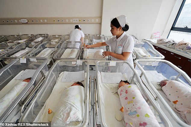 Lần đầu tiên dân số giảm sau 70 năm, Trung Quốc đối mặt nguy cơ thiếu hụt nhân lực Lần đầu tiên dân số giảm sau 70 năm, Trung Quốc đối mặt nguy cơ thiếu hụt nhân lực