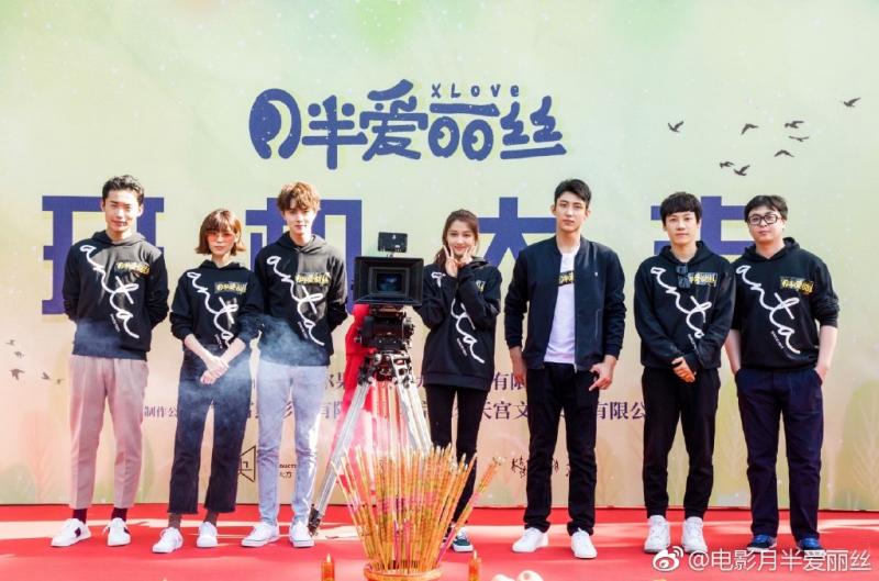 'Nguyệt Bán Alice': 'Nàng béo' Hiểu Đồng theo đuổi idol Quan Hồng rồi lại yêu bạn thân Hoàng Cảnh Du 'Nguyệt Bán Alice': 'Nàng béo' Hiểu Đồng theo đuổi idol Quan Hồng rồi lại yêu bạn thân Hoàng Cảnh Du