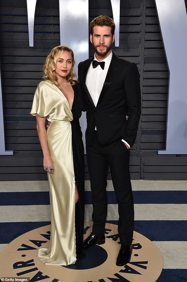 Liam Hemsworth còn đang nằm viện, Miley Cyrus đã đòi gửi meme nóng bỏng tặng chồng ngày Valentine Liam Hemsworth còn đang nằm viện, Miley Cyrus đã đòi gửi meme nóng bỏng tặng chồng ngày Valentine
