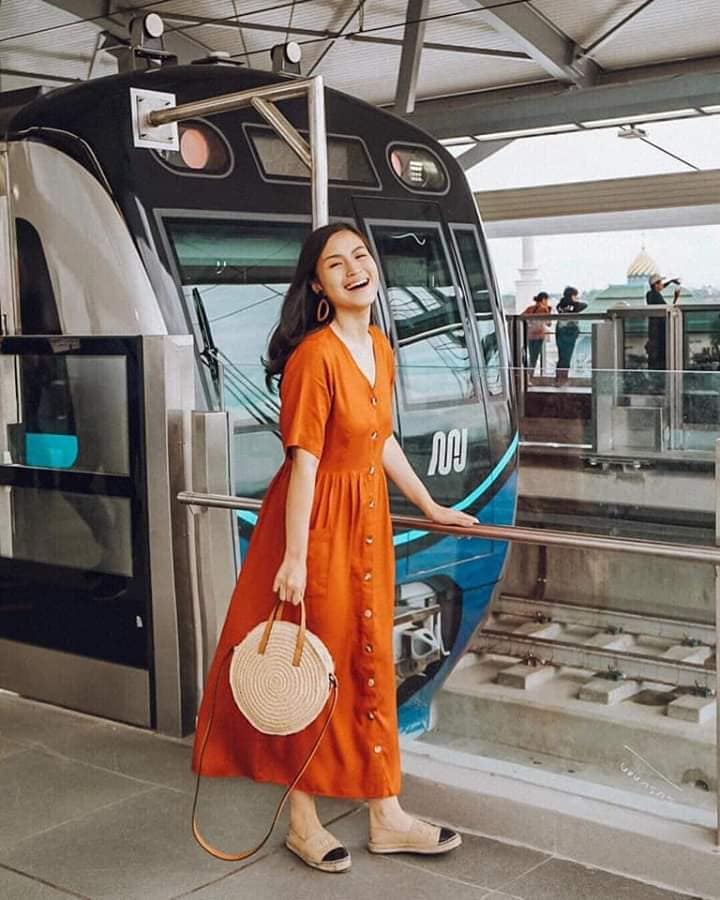 Người dân Indonesia hân hoan trong ngày khai trương tuyến tàu điện ngầm đầu tiên ở thủ đô Jakarta Người dân Indonesia hân hoan trong ngày khai trương tuyến tàu điện ngầm đầu tiên ở thủ đô Jakarta