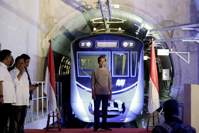 Người dân Indonesia hân hoan trong ngày khai trương tuyến tàu điện ngầm đầu tiên ở thủ đô Jakarta Người dân Indonesia hân hoan trong ngày khai trương tuyến tàu điện ngầm đầu tiên ở thủ đô Jakarta