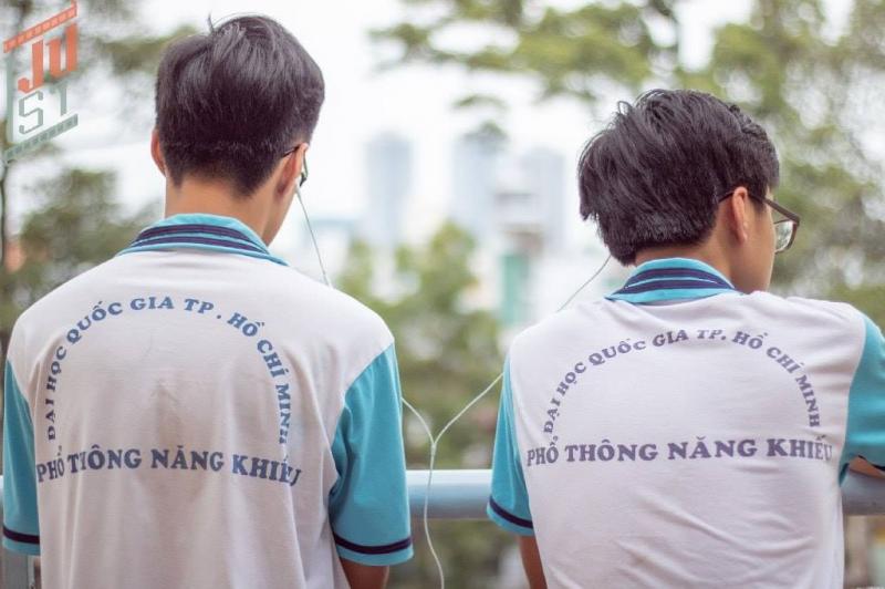 'Tình yêu có màu gì?' và câu trả lời đầy ngọt ngào của Phổ thông Năng Khiếu 'Tình yêu có màu gì?' và câu trả lời đầy ngọt ngào của Phổ thông Năng Khiếu