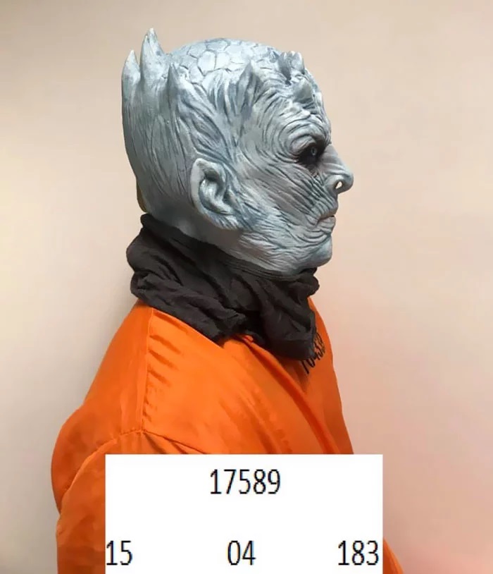 Cảnh sát Na Uy bắt giữ 'Night King' (Game of Thrones) vì tội phá tường và xâm hại động vật Cảnh sát Na Uy bắt giữ 'Night King' (Game of Thrones) vì tội phá tường và xâm hại động vật