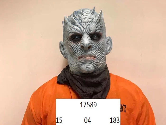 Cảnh sát Na Uy bắt giữ 'Night King' (Game of Thrones) vì tội phá tường và xâm hại động vật Cảnh sát Na Uy bắt giữ 'Night King' (Game of Thrones) vì tội phá tường và xâm hại động vật