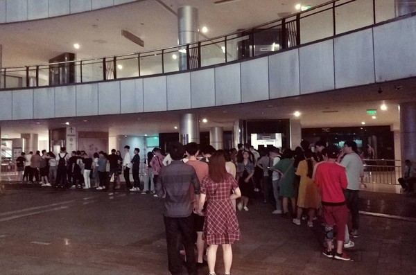 Hơn 3 triệu người Trung Quốc tranh nhau mua vé suất chiếu sớm 'Avengers: Endgame' Hơn 3 triệu người Trung Quốc tranh nhau mua vé suất chiếu sớm 'Avengers: Endgame'