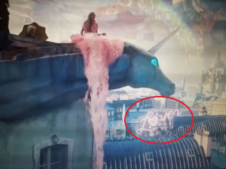 Cùng ngồi xuống uống chén trà và bàn về các 'Easter Eggs' cất giấu trong MV mới của Taylor Swift Cùng ngồi xuống uống chén trà và bàn về các 'Easter Eggs' cất giấu trong MV mới của Taylor Swift
