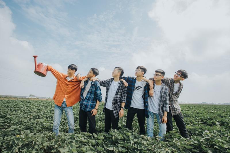 Bộ ảnh kỷ yếu 'Ngỡ nữ chính ngôn tình, hóa ra là nữ phụ đam mỹ' đáng yêu hết phần thiên hạ Bộ ảnh kỷ yếu 'Ngỡ nữ chính ngôn tình, hóa ra là nữ phụ đam mỹ' đáng yêu hết phần thiên hạ