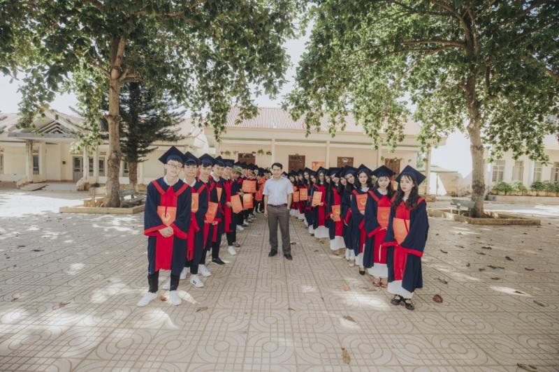 Bộ ảnh kỷ yếu 'Ngỡ nữ chính ngôn tình, hóa ra là nữ phụ đam mỹ' đáng yêu hết phần thiên hạ Bộ ảnh kỷ yếu 'Ngỡ nữ chính ngôn tình, hóa ra là nữ phụ đam mỹ' đáng yêu hết phần thiên hạ