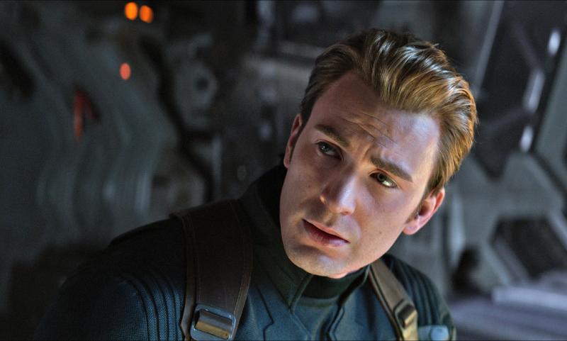 Lý do vì sao Falcon lại được trao khiên Captain America mà không phải Bucky? Lý do vì sao Falcon lại được trao khiên Captain America mà không phải Bucky?