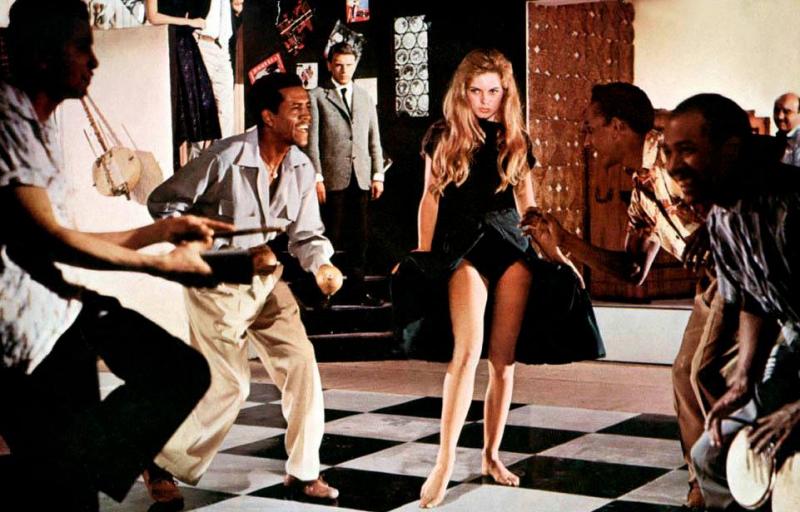 Chúa đã tạo ra đàn bà nhưng Quỷ dữ lại sinh ra Brigitte Bardot Chúa đã tạo ra đàn bà nhưng Quỷ dữ lại sinh ra Brigitte Bardot